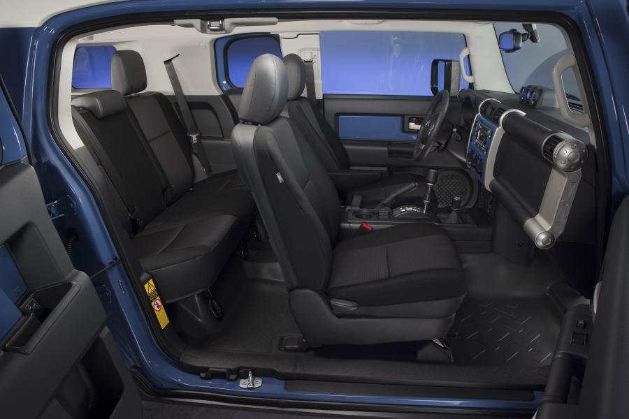  Toyota FJ Cruiser 2012 года  (фото 12 из 44)